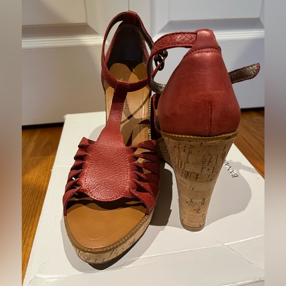 Banana Republic cork wedge sandal, Size 9.5 - Picture 4 of 6